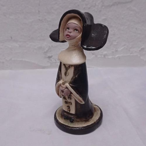 Hermosa estatuita religiosa